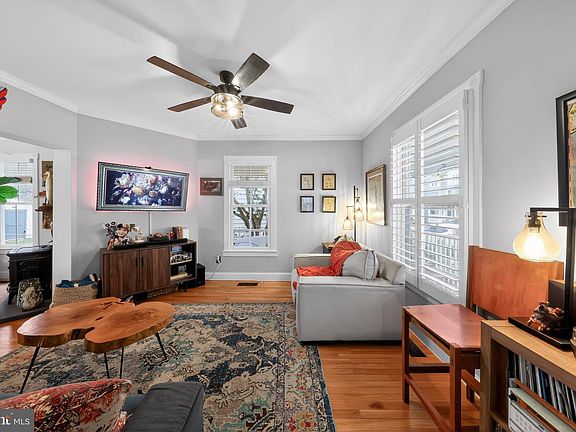 3rd image of 113 Willis St
