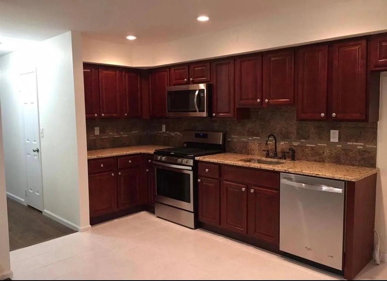 3 bed, 1400 sqft, $3,000 — Photo 3