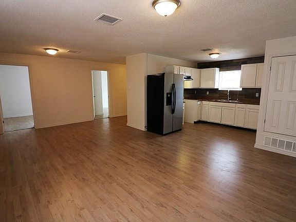 3rd image of 306 Kelvin Ave