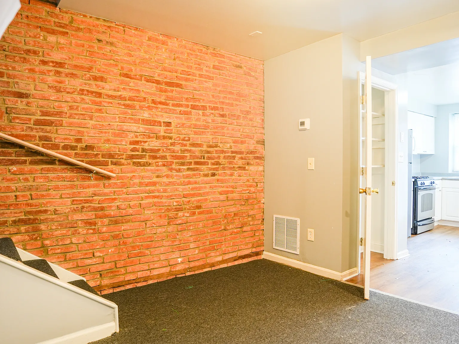 3 bed, 1100 sqft, $1,850 — Photo 4