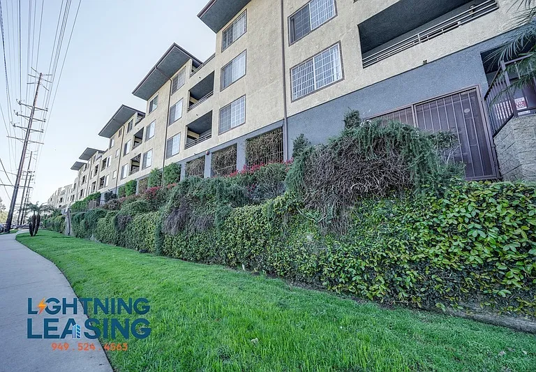 2850 Riverside Dr #2-206 — Photo 4