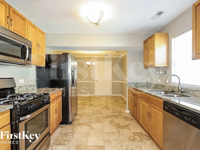 1102 Shoreland Ct — Photo 5