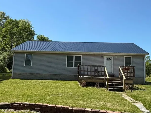 2469 Country Manor St, North Vernon, IN 47265