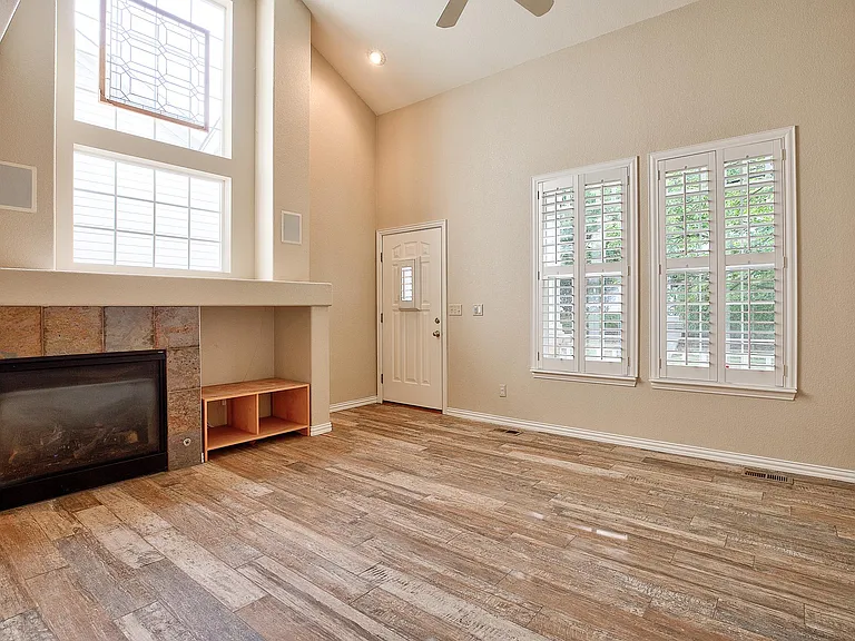 8300 Fairmount Dr — Photo 23