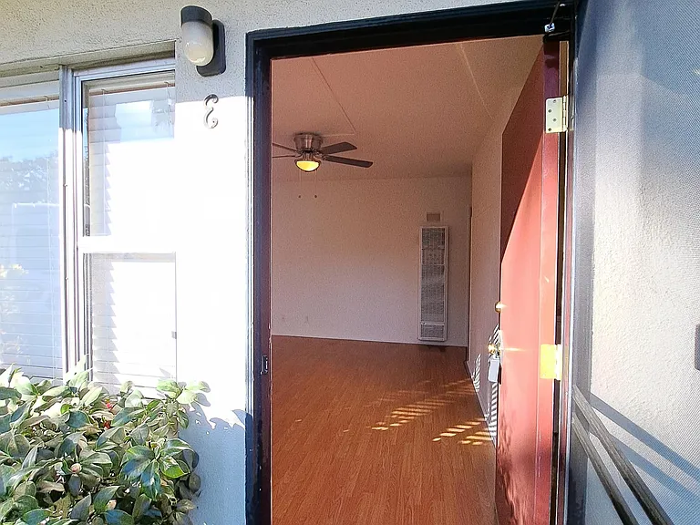 1921 Peyton Ave #E — Photo 1