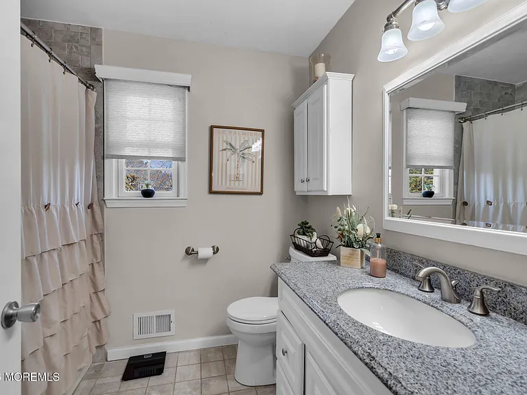 375 Kildare Dr — Photo 17