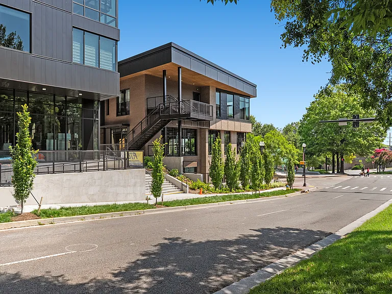 327 W Summit Hill Dr #414 — Photo 18