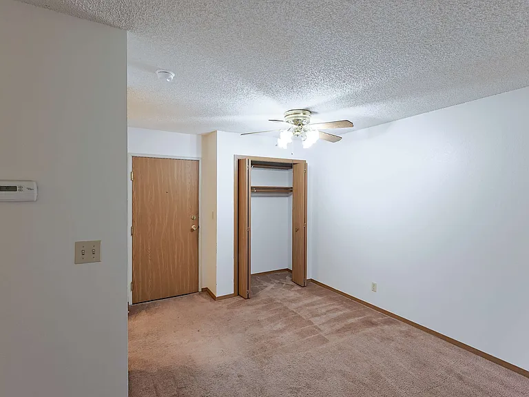 Cambridge Apartments — Photo 59