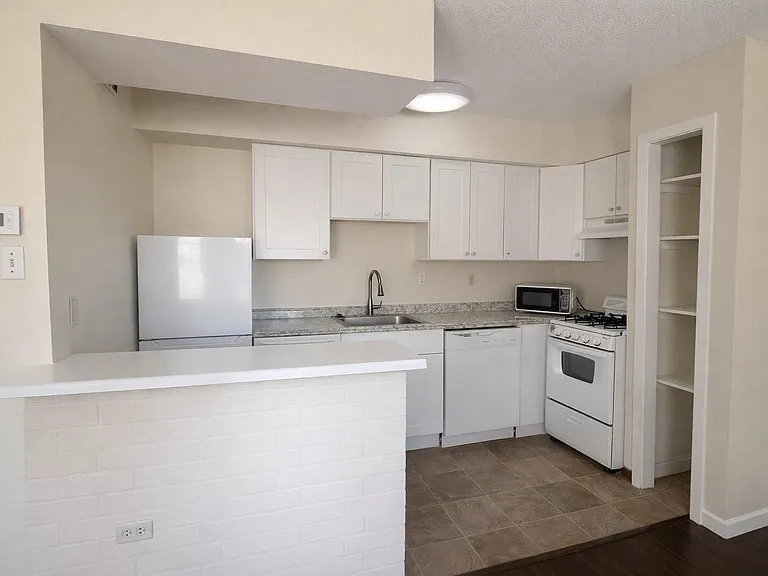 1328 Bomar St #17 — Photo 6