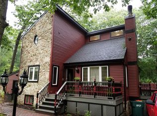 564 Whippoorwill Dr, Bushkill, PA 18324