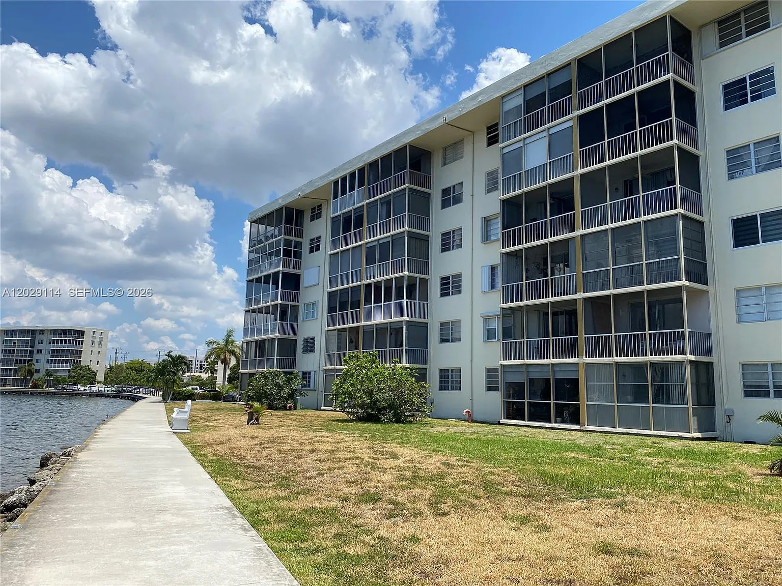 Point East Sec Iii Condo — Photo 1