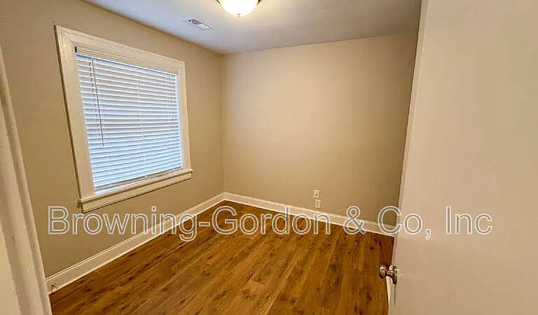 328 E Thompson Ln — Photo 15