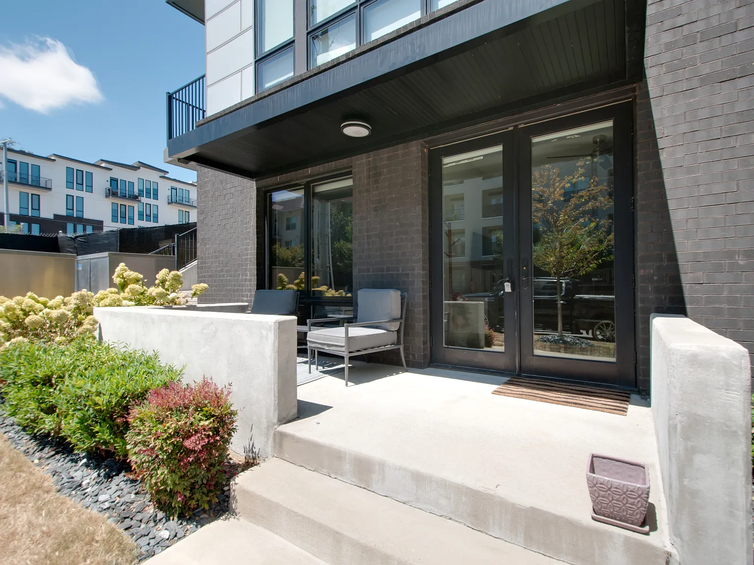 2 bed, 1105 sqft, $2,495 — Photo 2
