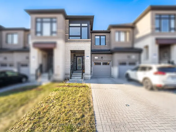 32 Mountainside Cres, Whitby, ON L1R 0P5