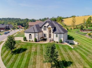 7917 Wooded Ridge Dr, Louisville, KY 40214