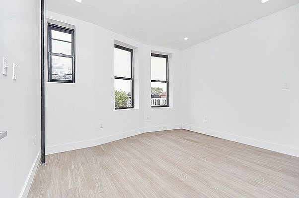 1st image of 586 Lincoln Pl #4R