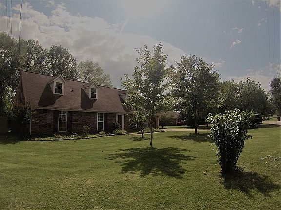 2nd image of 202 Pembrook Ln