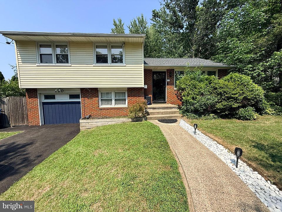 1st image of 120 N Valleybrook Rd