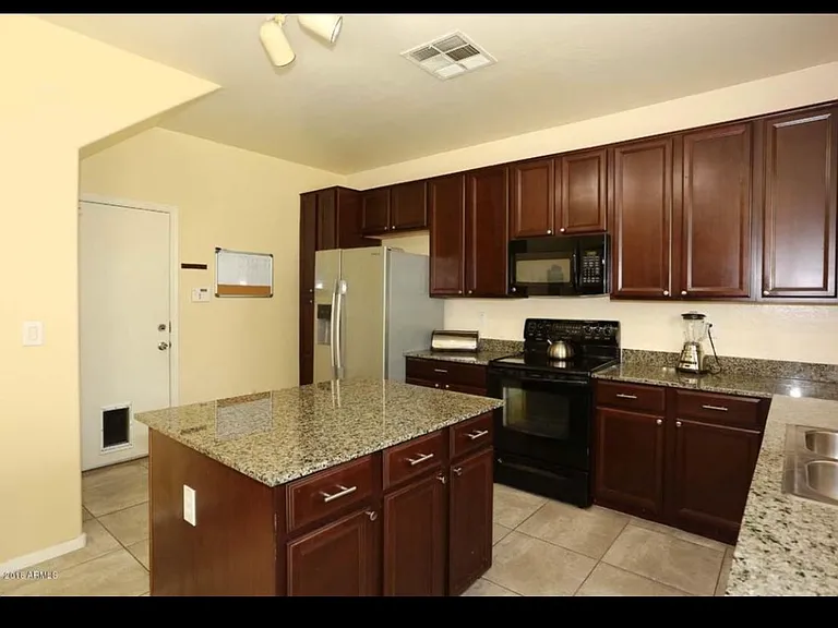2101 E Sunland Ave — Photo 4