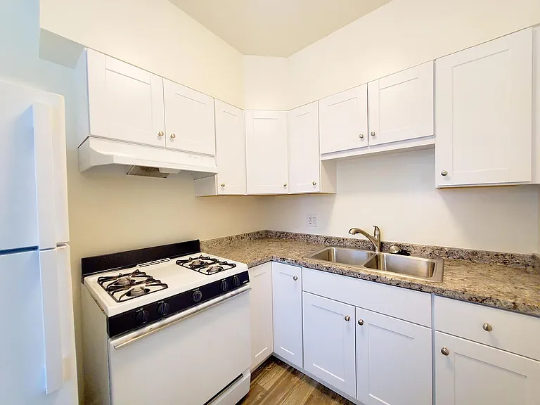 1465 Grand Ave — Photo 97