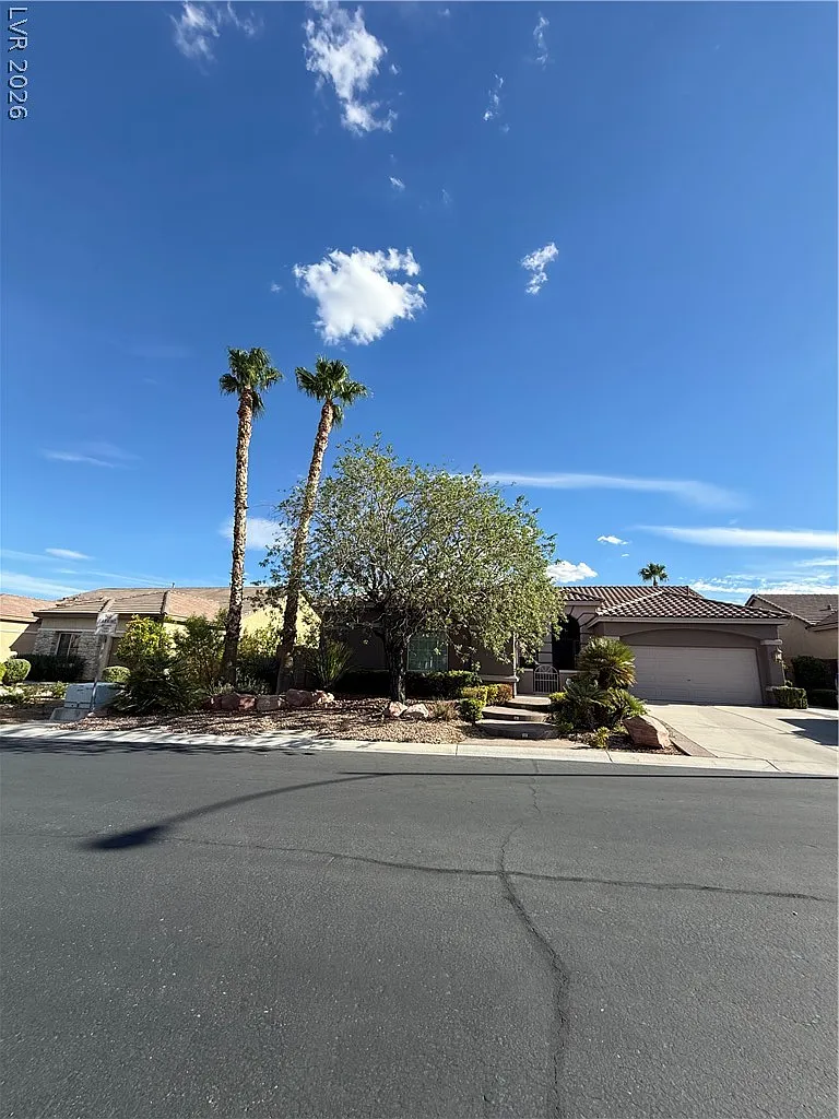 3 bed, 2.5 bath, 2214 sqft, $2,800 — Photo 1