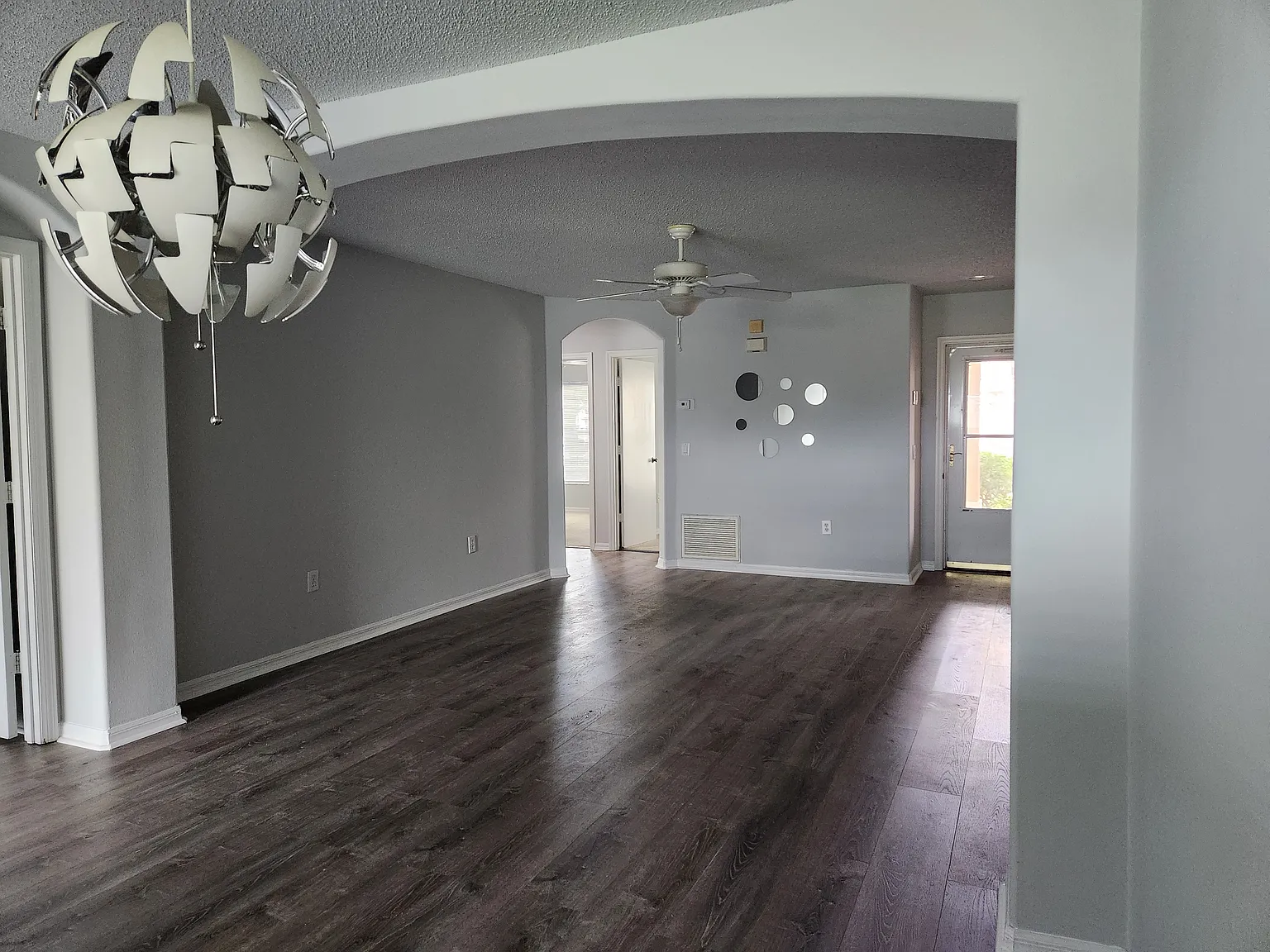 3 bed, 1136 sqft, $2,000 — Photo 3
