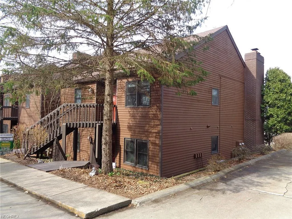 201 Clubside Dr NW photo 1
