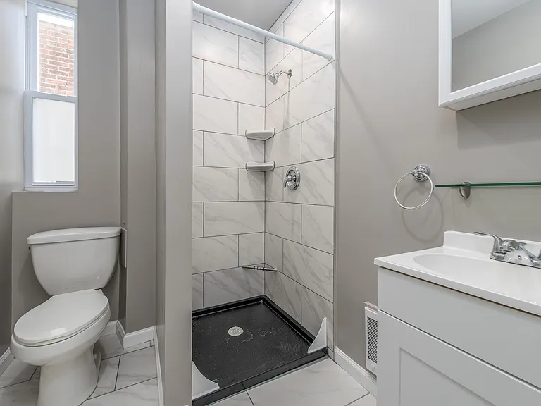 5548 W Thompson St #2R — Photo 7