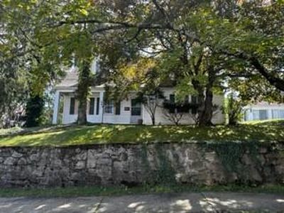 8 Oak Crescent Street, Poughkeepsie, NY, 12601