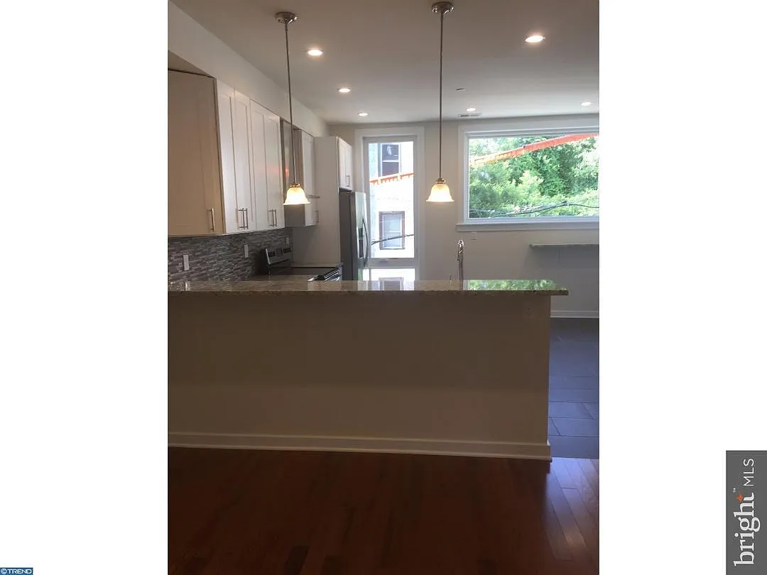 2 bed, 1200 sqft, $1,900 — Photo 4