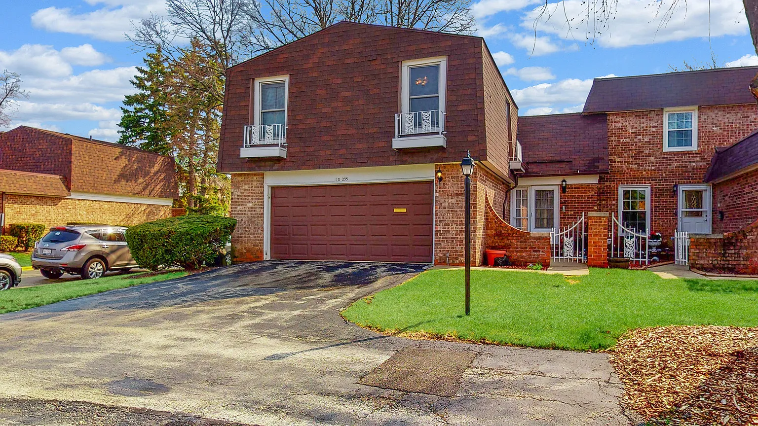 1S235 Ardmore Ave photo 1