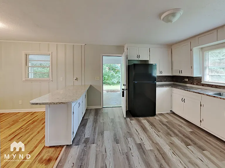 921 N Highland Dr — Photo 5