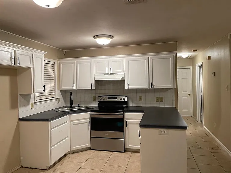 635 Richardson Dr — Photo 5