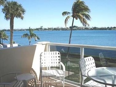 3rd image of 2800 N Flagler Dr APT 206