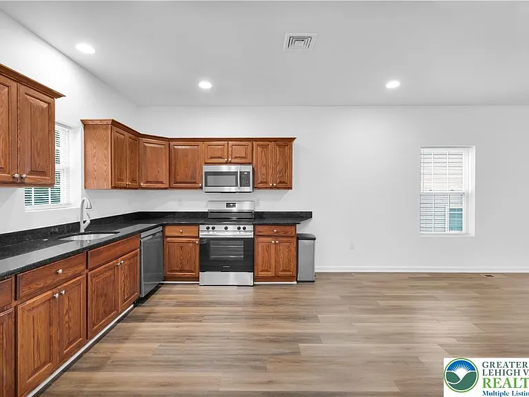 825 16th Ave — Photo 11