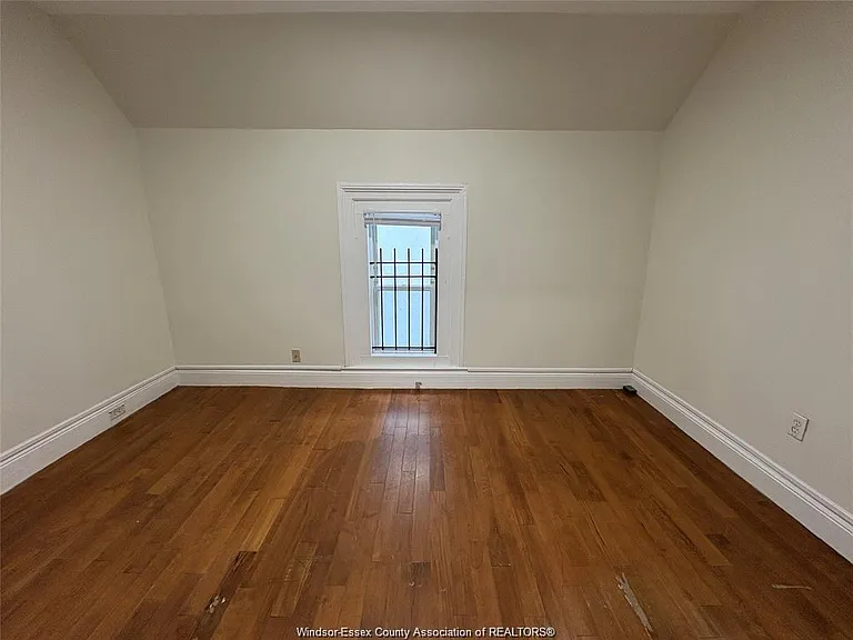 454 Crawford Ave — Photo 10