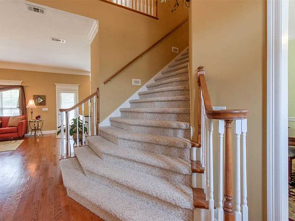 5th image of 177 Woodlands Glen Cir