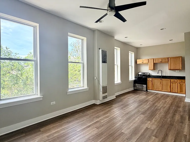 2059 W 23rd St #2R — Photo 4
