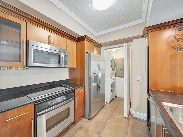 401 SW 4th Ave #203 — Photo 24