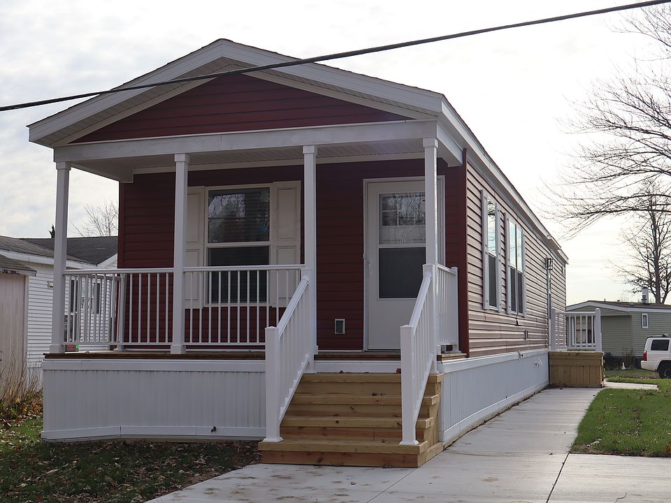 fabulous rear covered deck ..