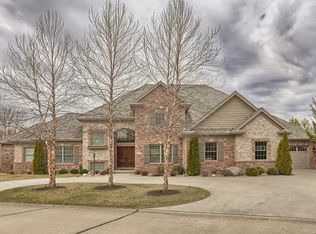 4014 Lakepoint Rd, Champaign, IL 61822