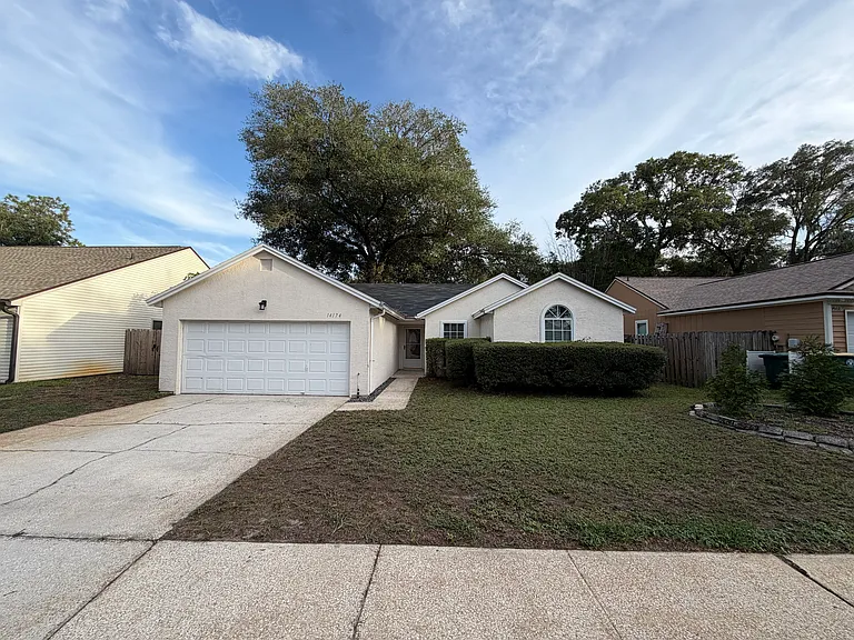 14174 Hampton Falls Dr N — Photo 2