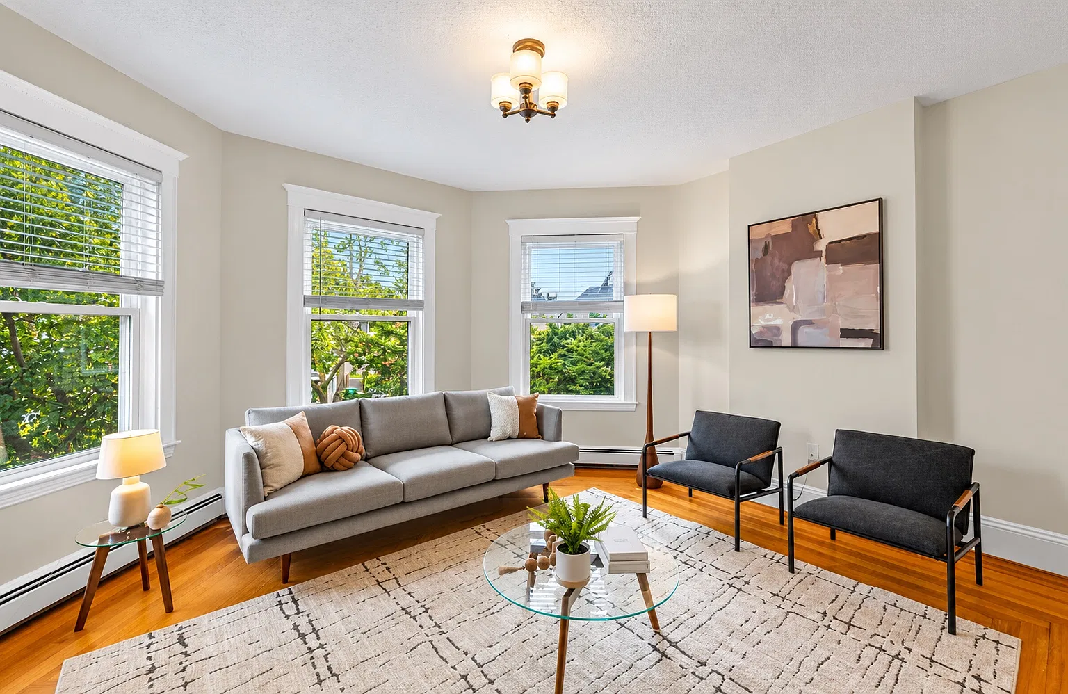 3 bed, 1040 sqft, $4,500 — Photo 2