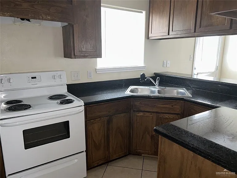 215 W Albatross Ave #B — Photo 3