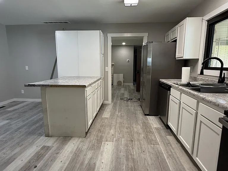 490 N Wilson Ave — Photo 13