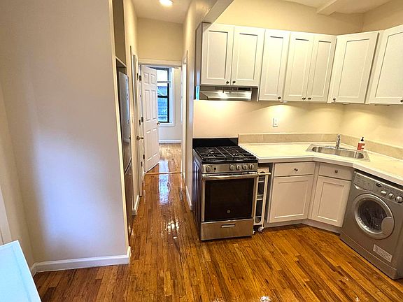 2nd image of 608 E 9th St APT 15
