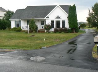 979 Caledonia Dr, Martinsburg, WV