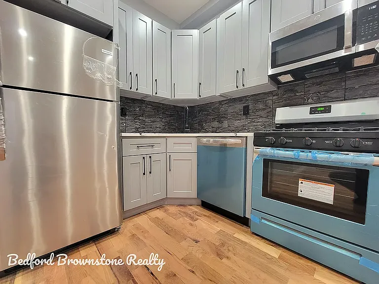 561 Chauncey St #1 — Photo 4