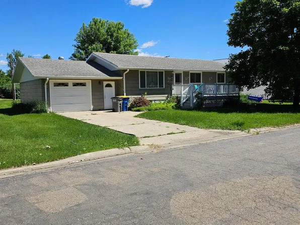 317 4th St S, Ellendale, ND 58436
