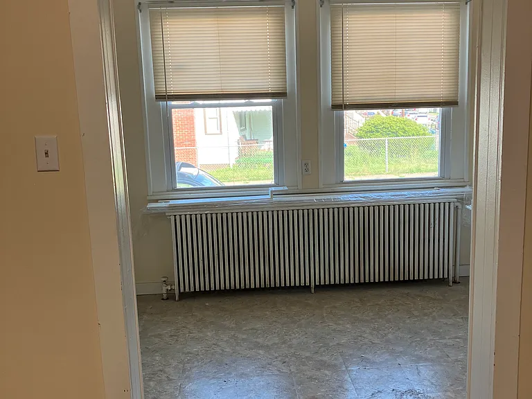 1212 Valley St — Photo 8
